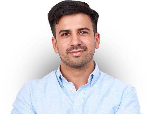 Homem sorrindo e confiante para atender novos clientes